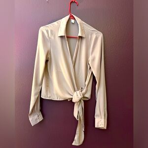 Blouse can be used for work or going out